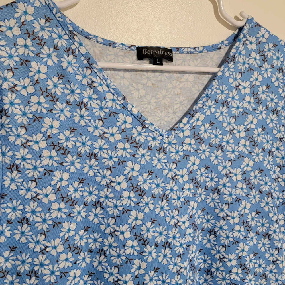 Berydress Blue Flower Dress in Large Floral - Picture 2 of 3